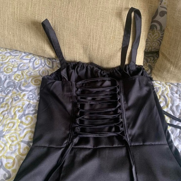 House of CB Carmen dress lookalike: midi sleeveless black dress with slit - Picture 7 of 9